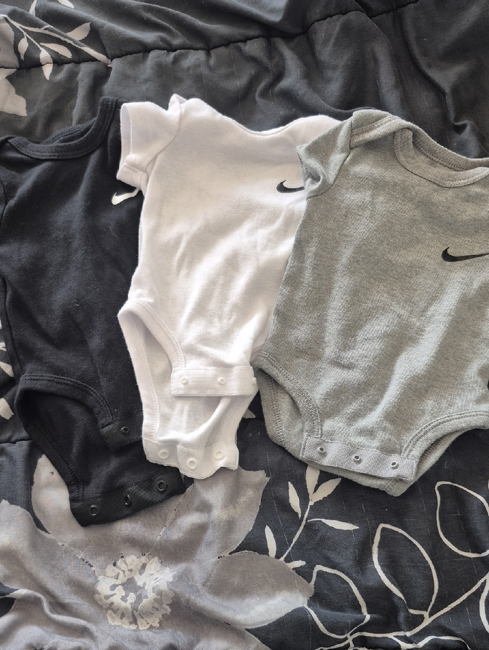 Nike Baby Bodysuit Set - Black, White & Gray